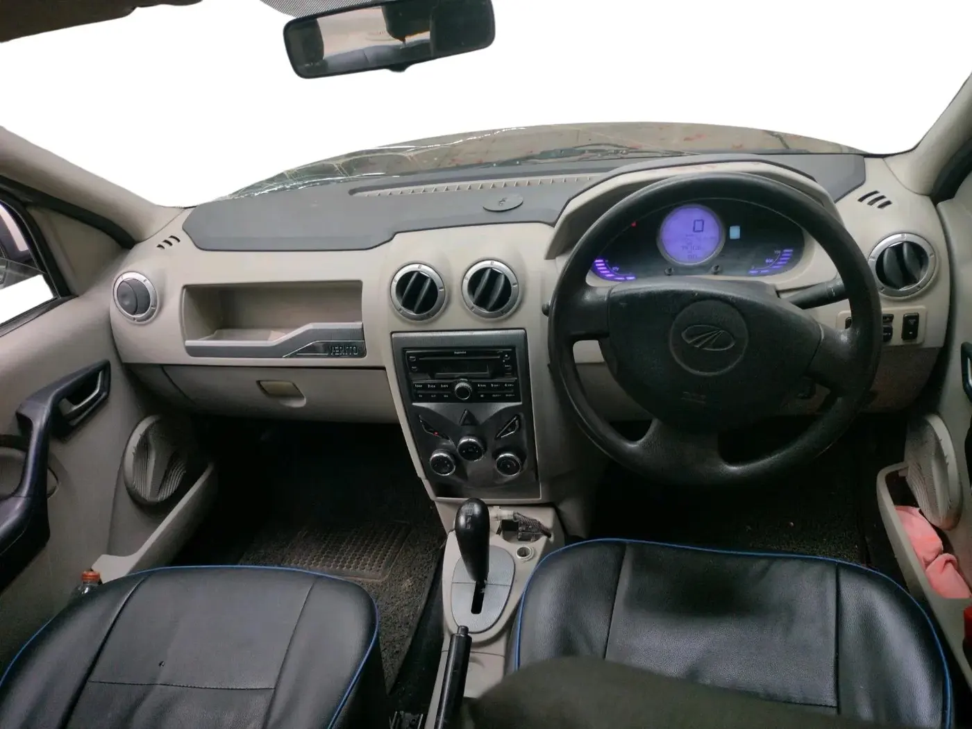2018 Mahindra E VERITO D6, Electric, Automatic, 74,706 km, interior
