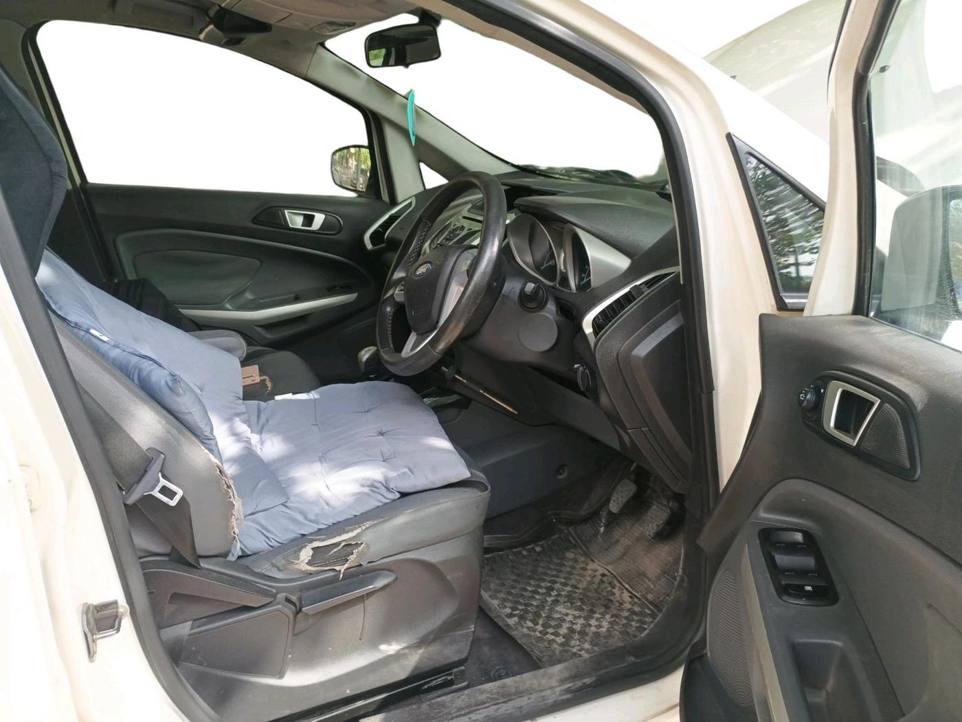 2016 Ford Ecosport TITANIUM 1.5L DIESEL, Diesel, Manual, 1,96,148 km, interior