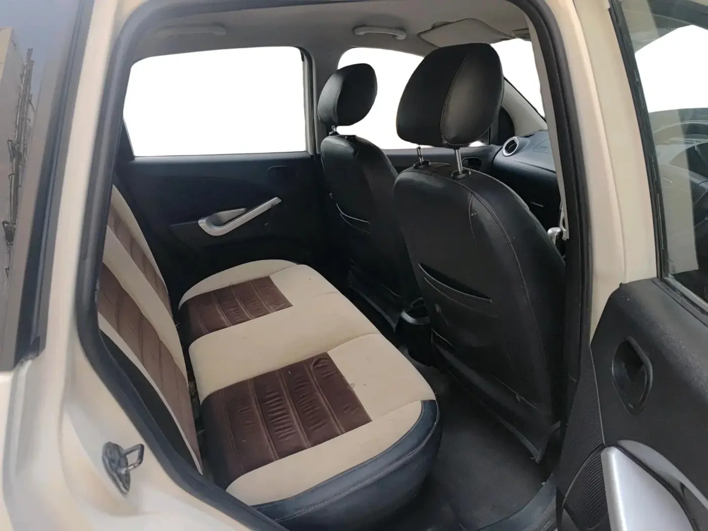 2014 Ford Figo LXI 1.2 PETROL, Petrol, Manual, 97,326 km, interior