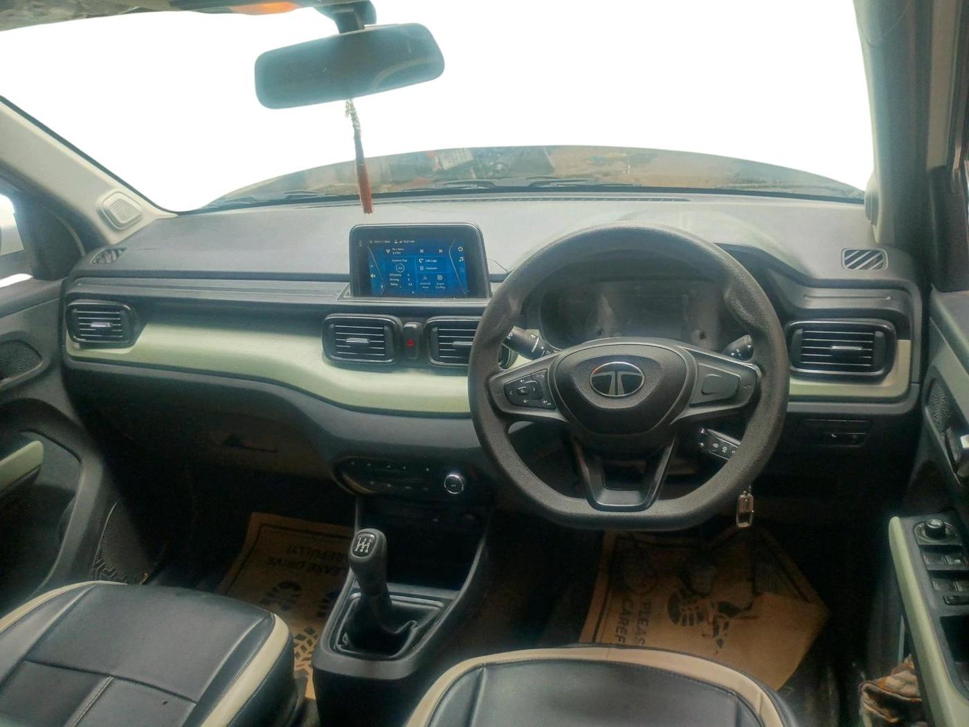2024 Tata PUNCH ADVENTURE RHYTHM PACK MT, Petrol, Manual, 25,403 km, interior