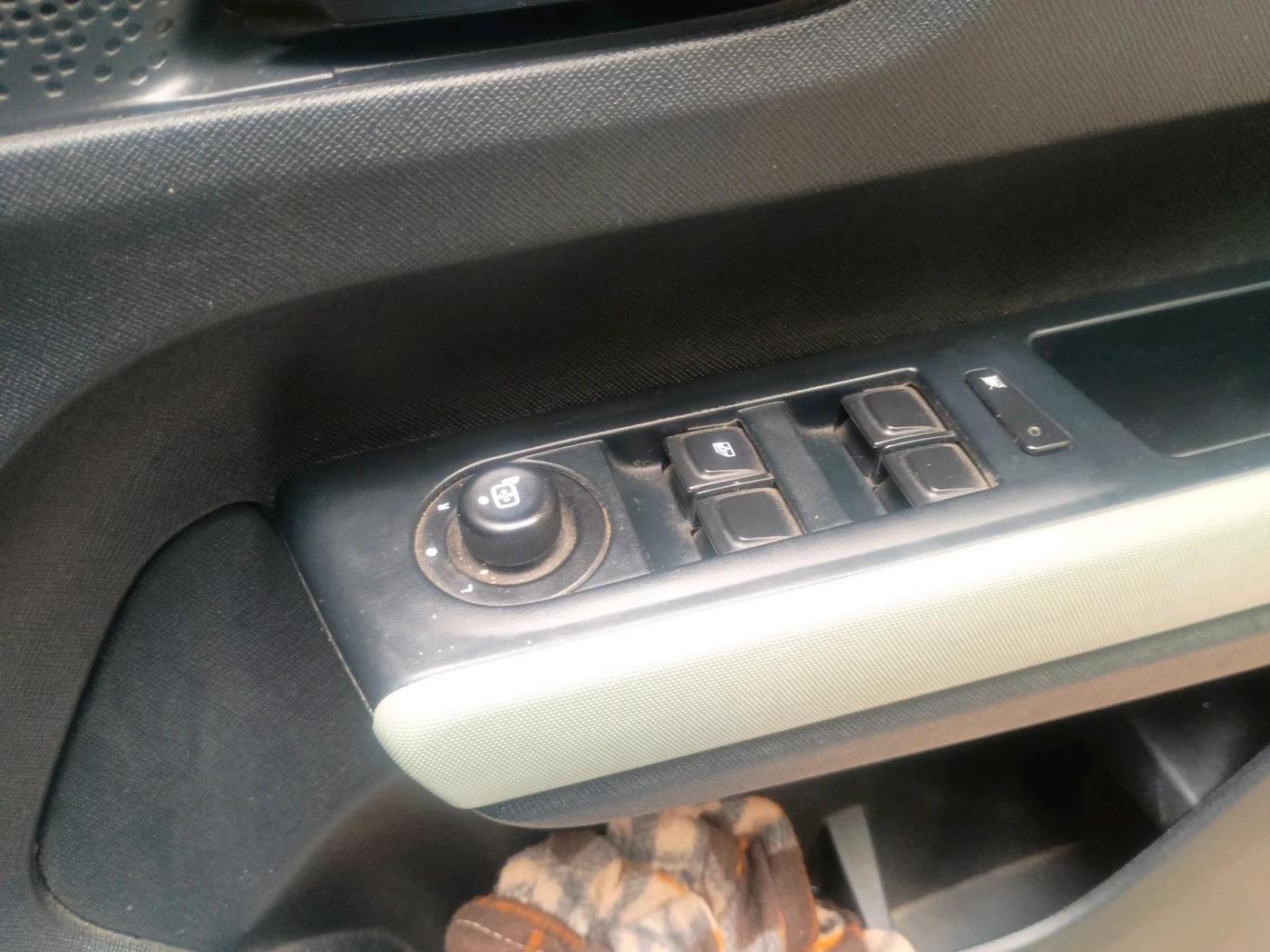2024 Tata PUNCH ADVENTURE RHYTHM PACK MT, Petrol, Manual, 25,403 km, interior