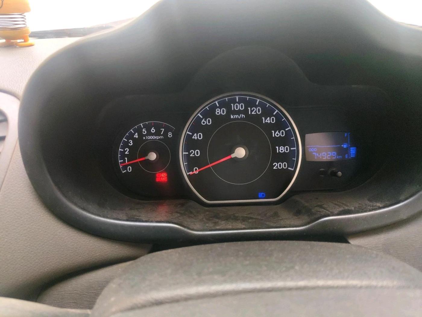 2013 Hyundai i10 MAGNA 1.1, CNG, Manual, 74,929 km, interior
