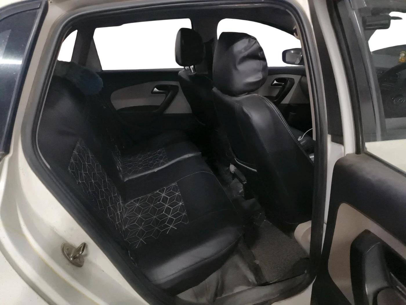 2011 Volkswagen Polo COMFORTLINE 1.2L PETROL, CNG, Manual, 1,10,679 km, interior