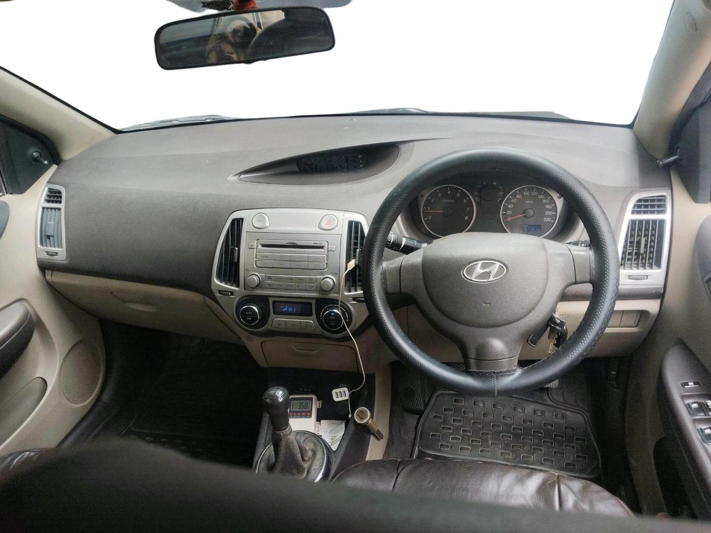 2011 Hyundai i20 MAGNA (O) 1.2, Petrol, Manual, 57,170 km, interior