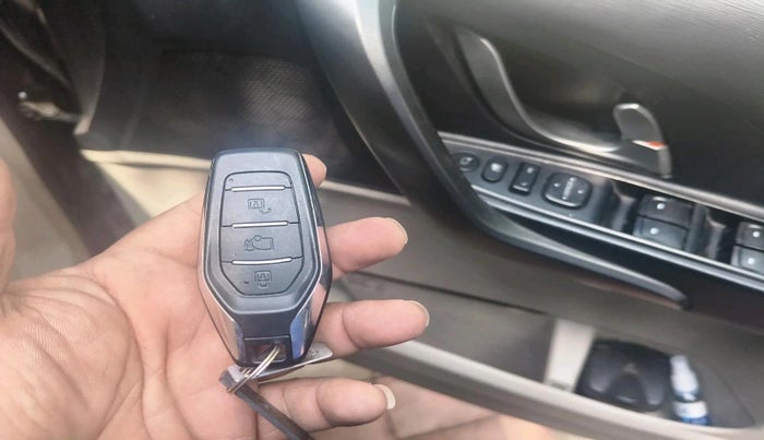 2017 Mahindra XUV500 W8, Diesel, Manual, 99,232 km, interior