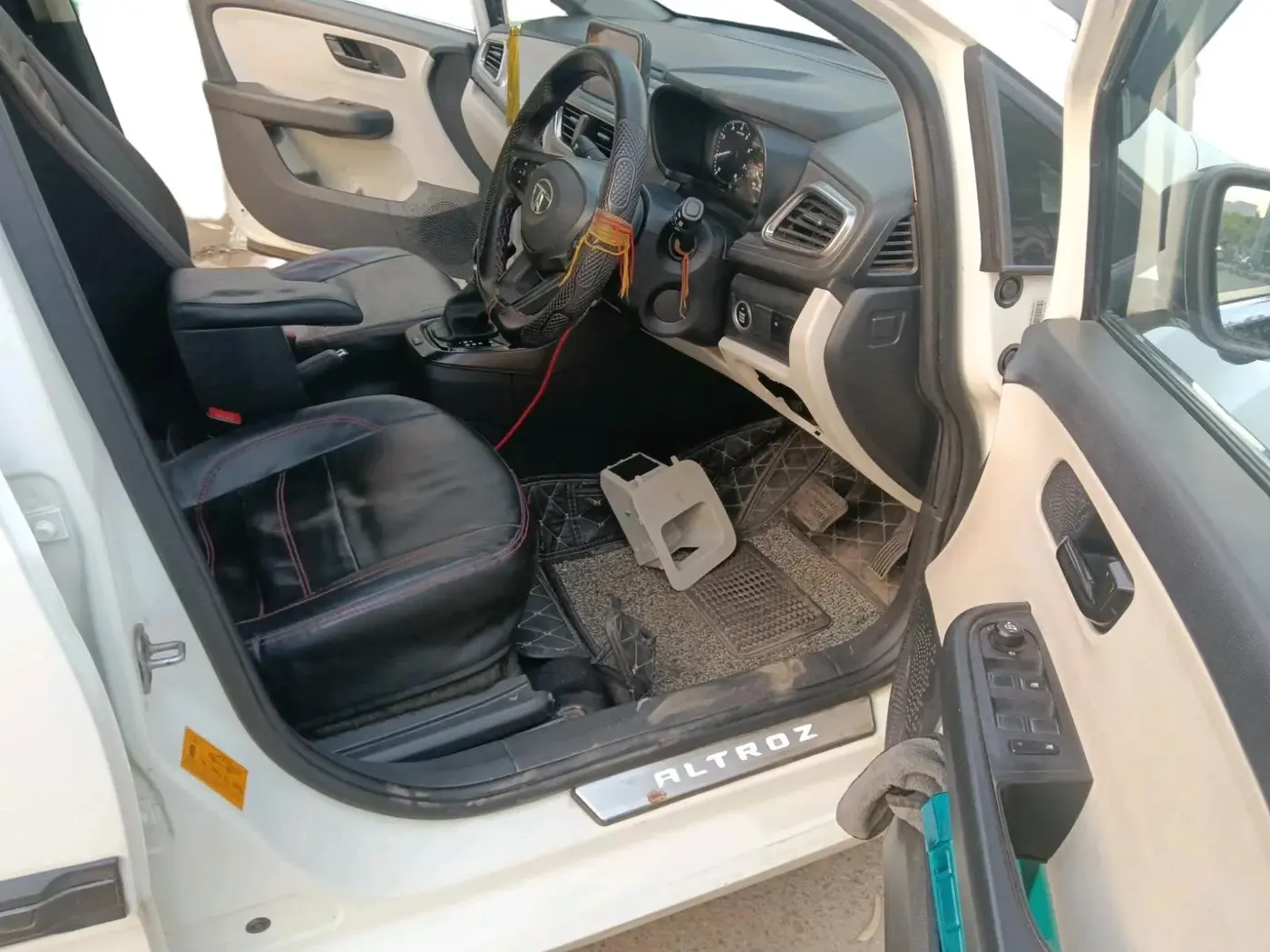 2022 Tata ALTROZ XTA, Petrol, Automatic, 28,005 km, interior