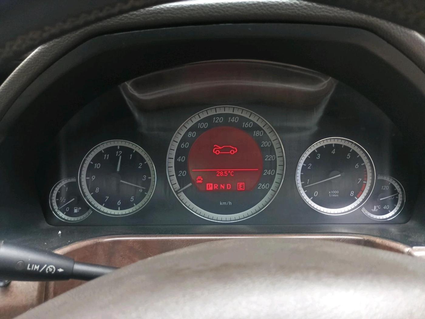 2011 Mercedes Benz E Class E 200 CGI, Petrol, Automatic, 79,123 km, interior