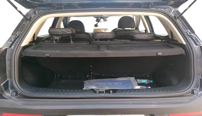 2024 Mahindra XUV 3XO AX5 1.2 L TCMPFi, Petrol, Manual, 7,722 km, exterior