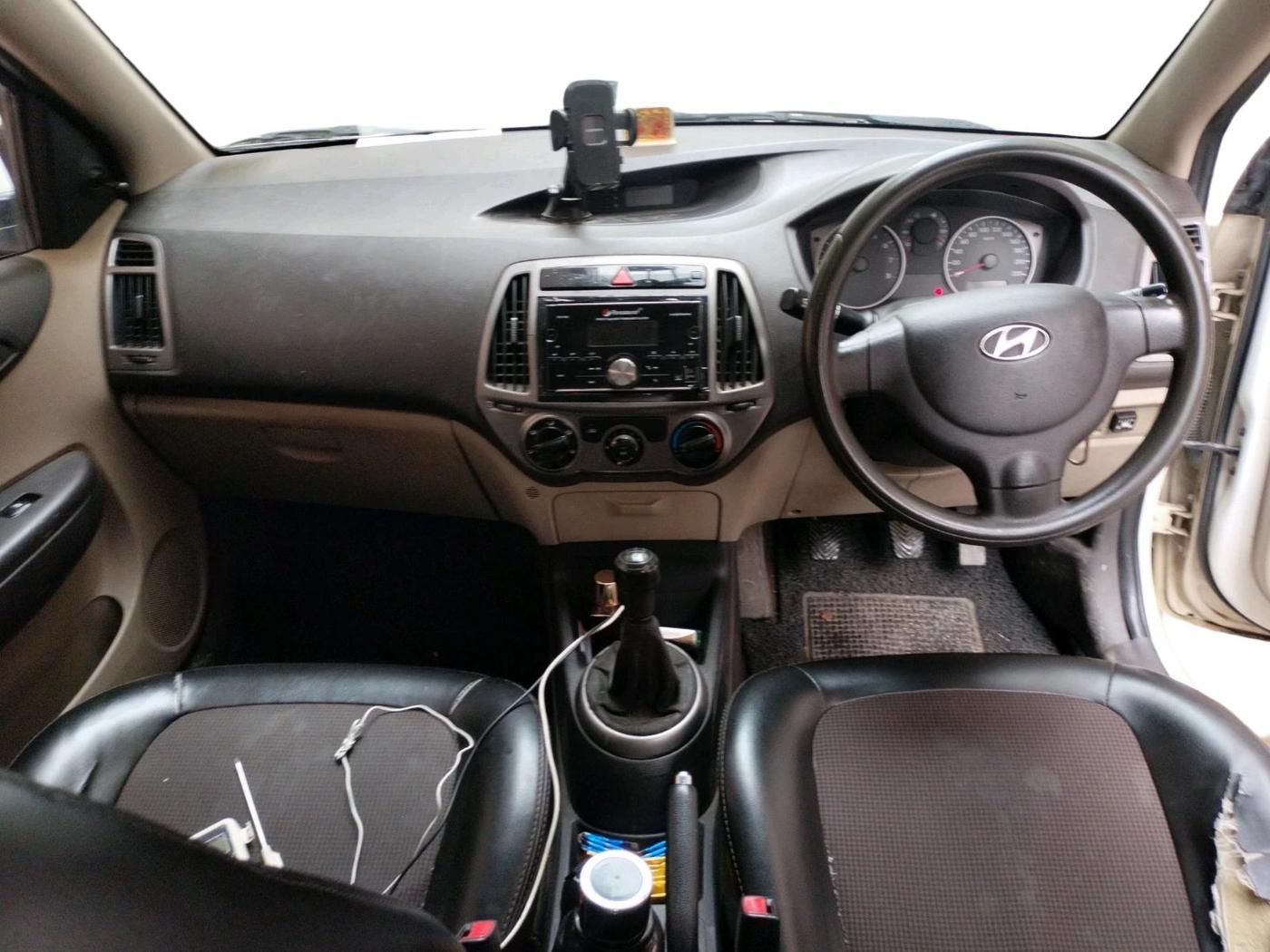 2012 Hyundai i20 MAGNA 1.2, Petrol, Manual, 80,151 km, interior