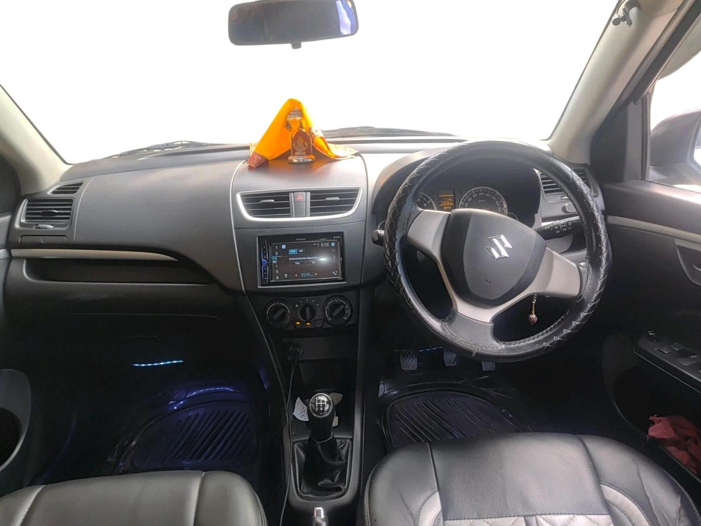 2013 Maruti Swift VXI, Petrol, Manual, 1,14,731 km, interior