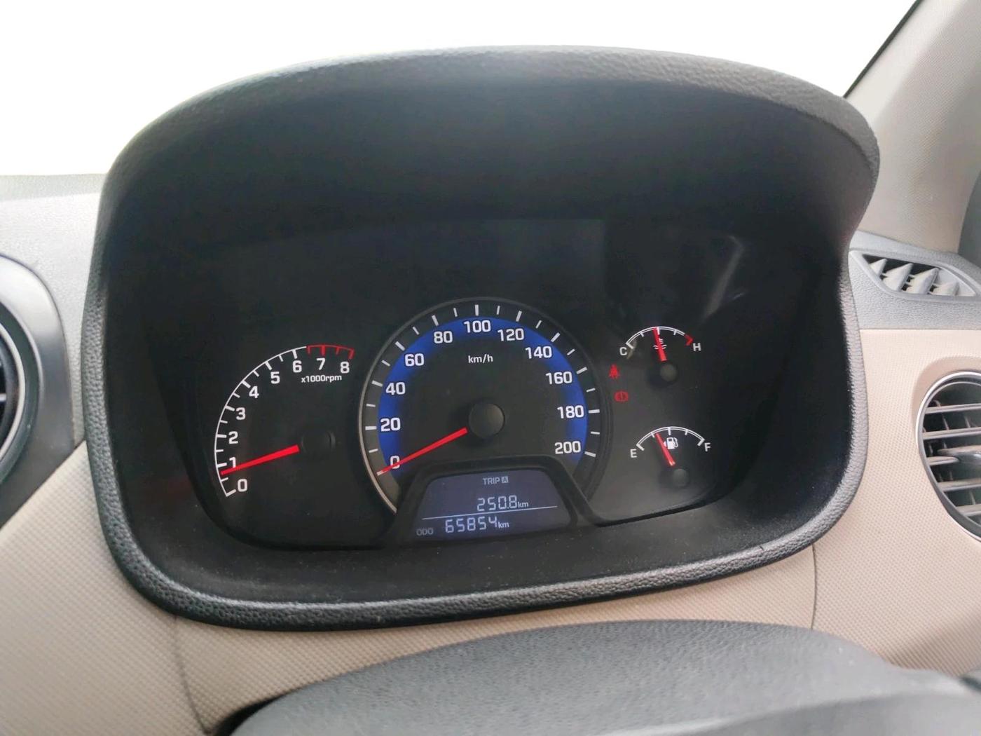 2014 Hyundai Xcent S 1.2, Petrol, Manual, 65,854 km, interior