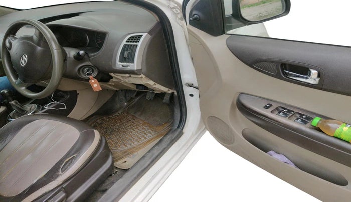 2011 Hyundai i20 MAGNA 1.2, Petrol, Manual, 1,31,289 km, interior