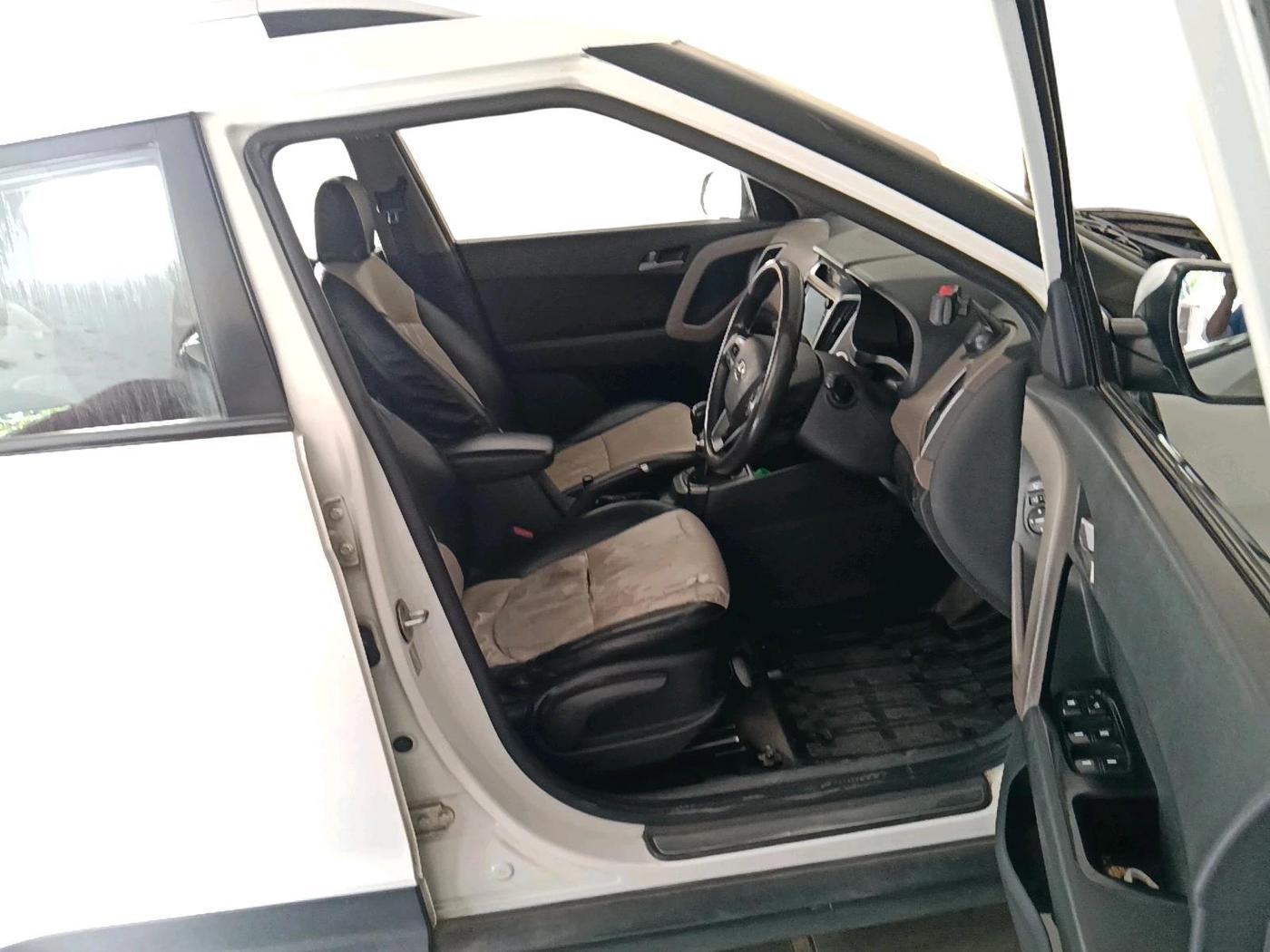 2016 Hyundai Creta SX PLUS 1.6 PETROL, Petrol, Manual, 1,92,417 km, interior