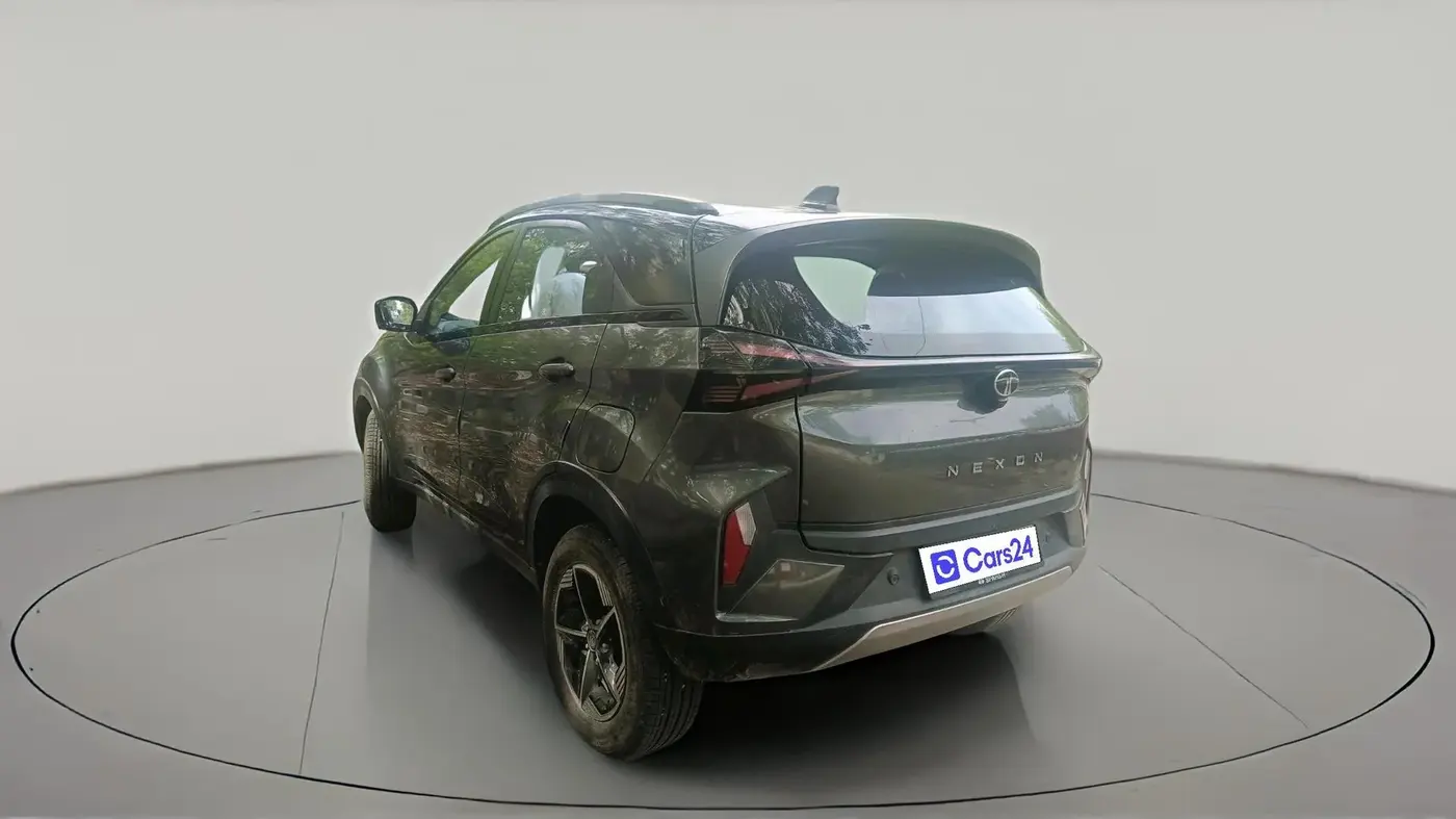 2024 Tata NEXON FEARLESS + SUNROOF DCA DUAL TONE 1.2 PETROL, Petrol, Automatic, 3,700 km, exterior