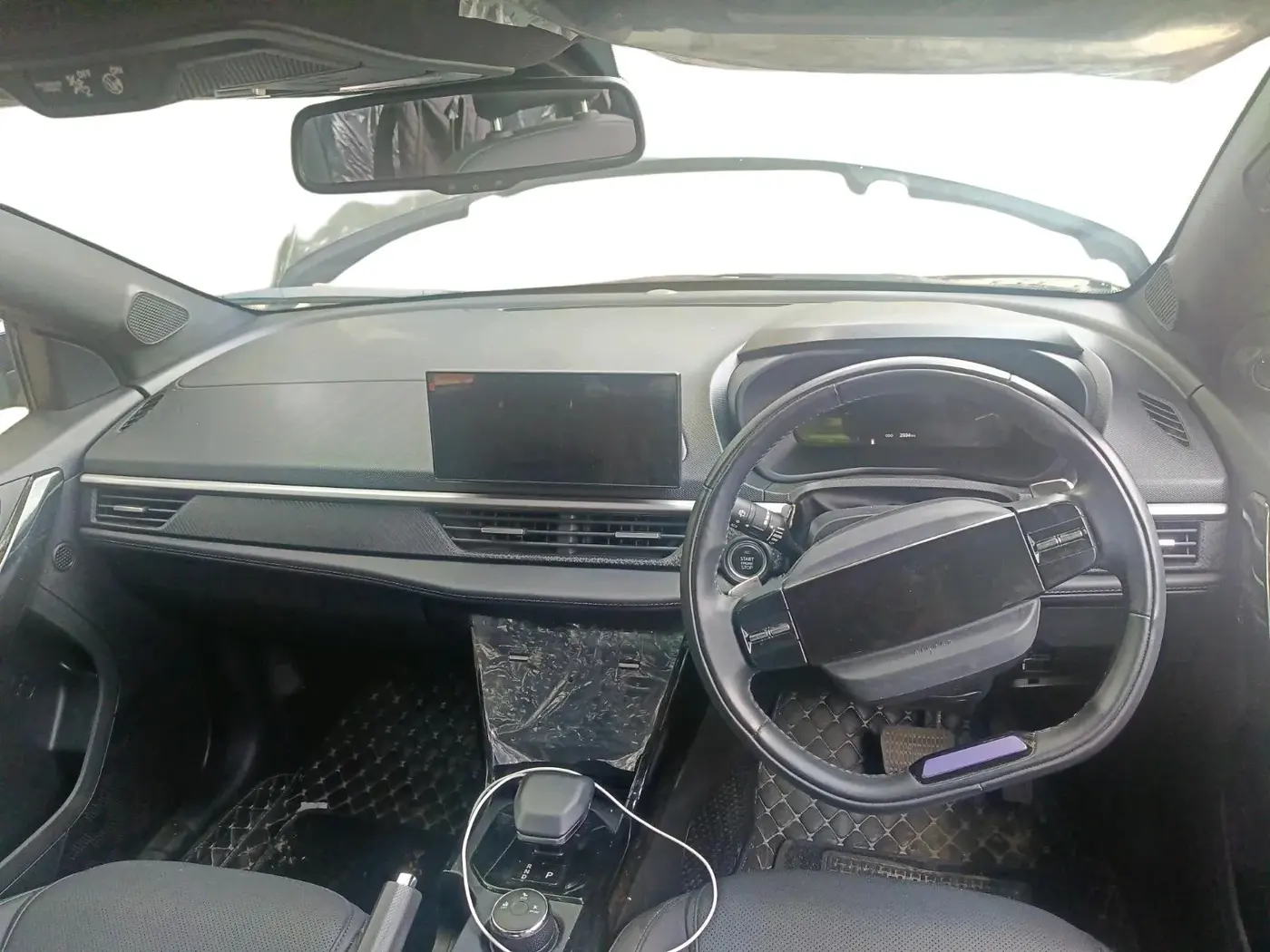 2024 Tata NEXON FEARLESS + SUNROOF DCA DUAL TONE 1.2 PETROL, Petrol, Automatic, 3,700 km, interior