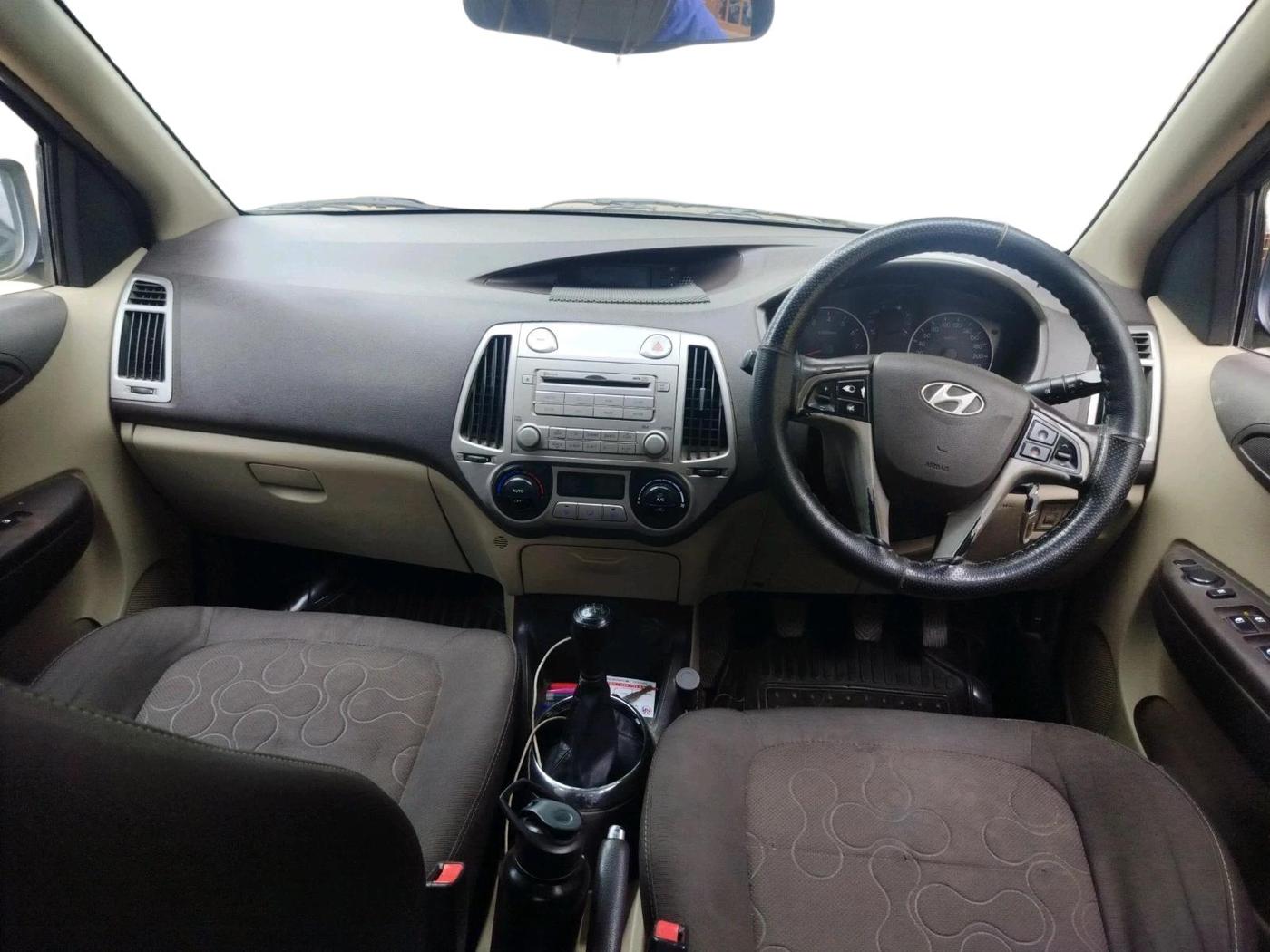 2011 Hyundai i20 SPORTZ 1.2, Petrol, Manual, 1,09,265 km, interior
