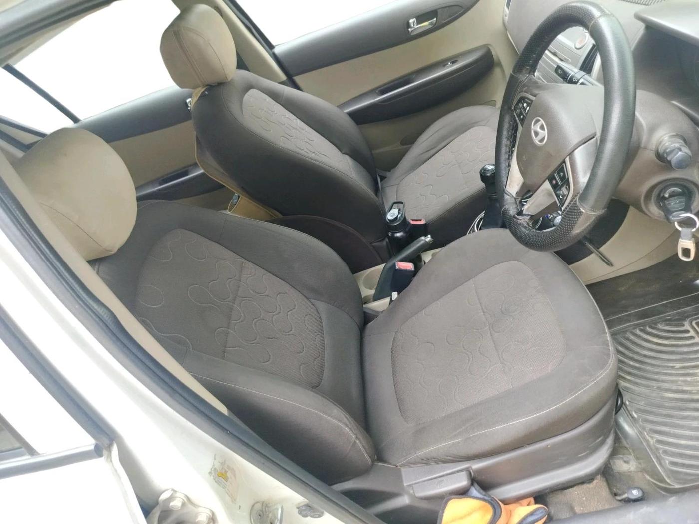 2011 Hyundai i20 SPORTZ 1.2, Petrol, Manual, 1,09,265 km, interior
