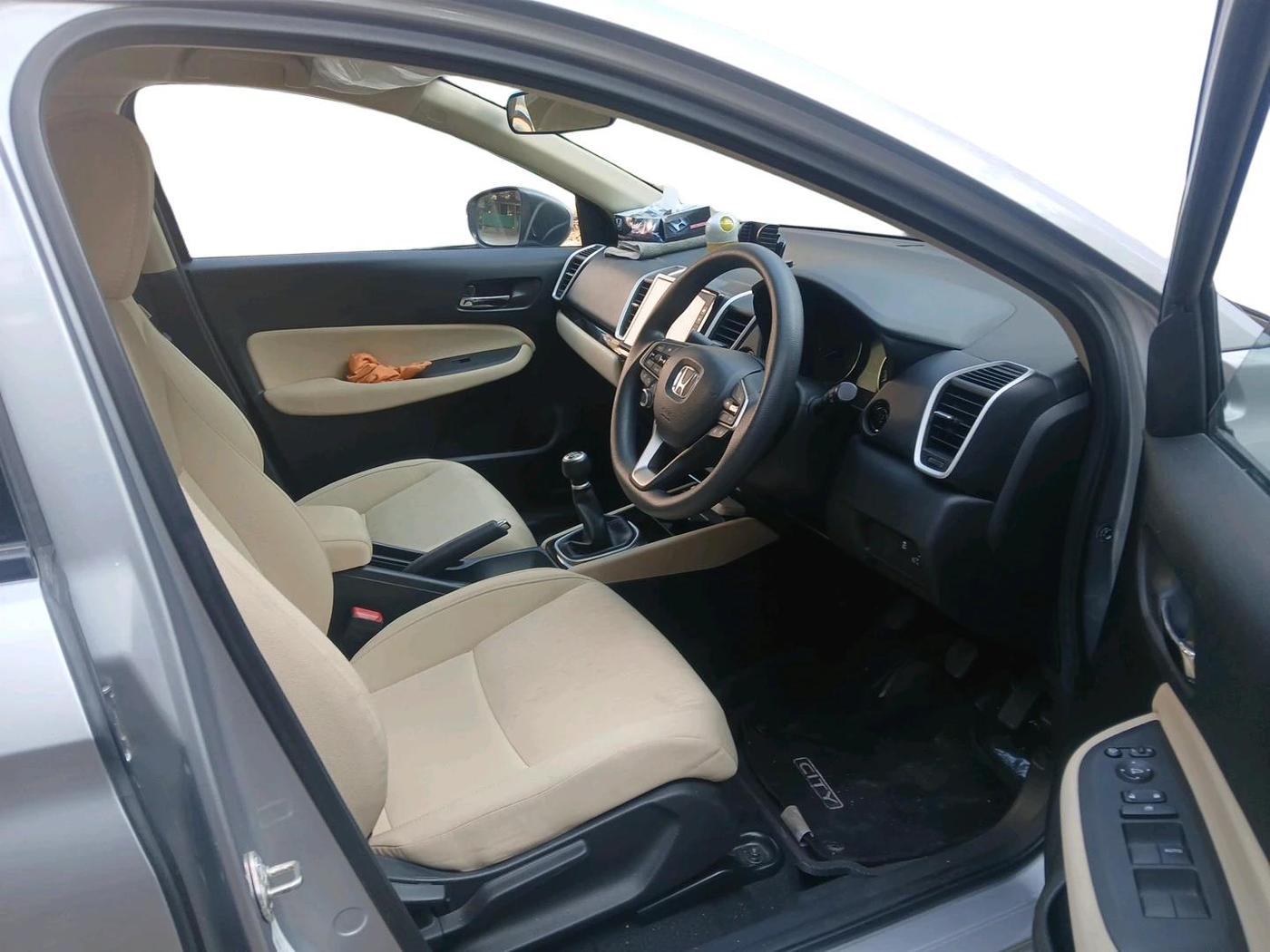 2024 Honda City 1.5L I-VTEC V, Petrol, Manual, 5,500 km, interior
