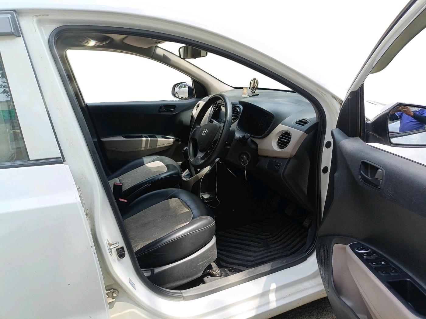 2016 Hyundai Grand i10 MAGNA 1.2 KAPPA VTVT, Petrol, Manual, 30,234 km, interior