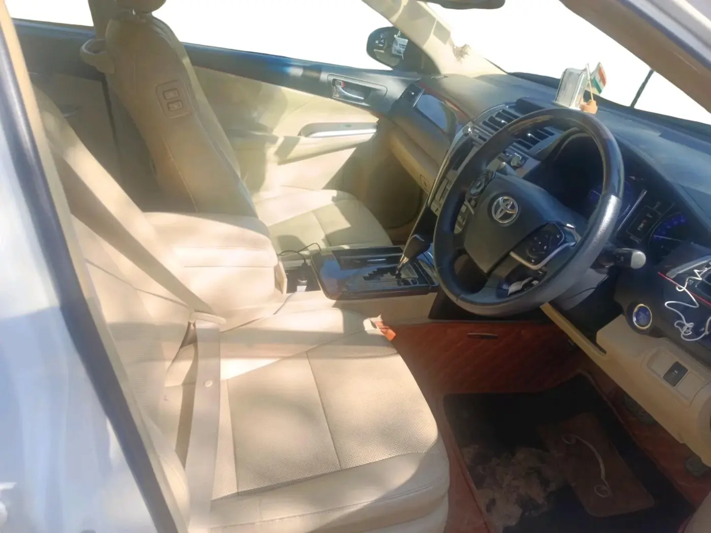 2016 Toyota Camry HYBRID, Hybrid, Automatic, 85,244 km, interior