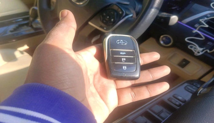 2016 Toyota Camry HYBRID, Hybrid, Automatic, 85,244 km, interior