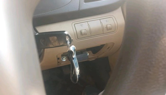 2013 Hyundai Verna FLUIDIC 1.6 VTVT SX, Petrol, Manual, 68,694 km, interior