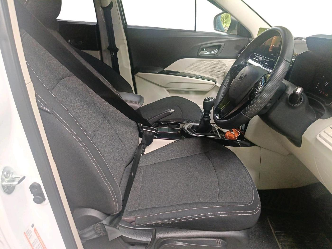2024 Mahindra XUV 3XO AX5 1.5 Turbo Diesel, Diesel, Manual, 34,587 km, interior