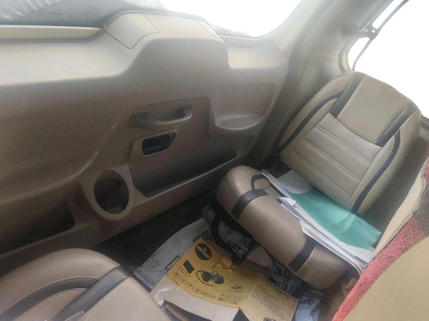 2016 Mahindra TUV300 T8, Diesel, Manual, 2,84,331 km, interior