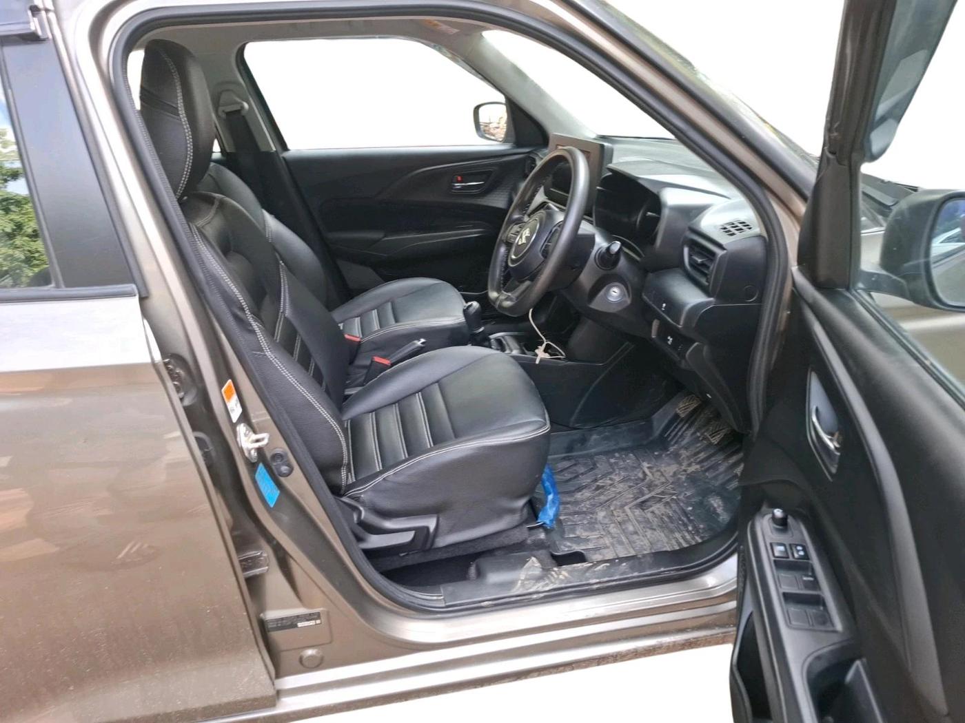2025 Maruti Swift VXI 1.2L CNG, CNG, Manual, 16,782 km, interior