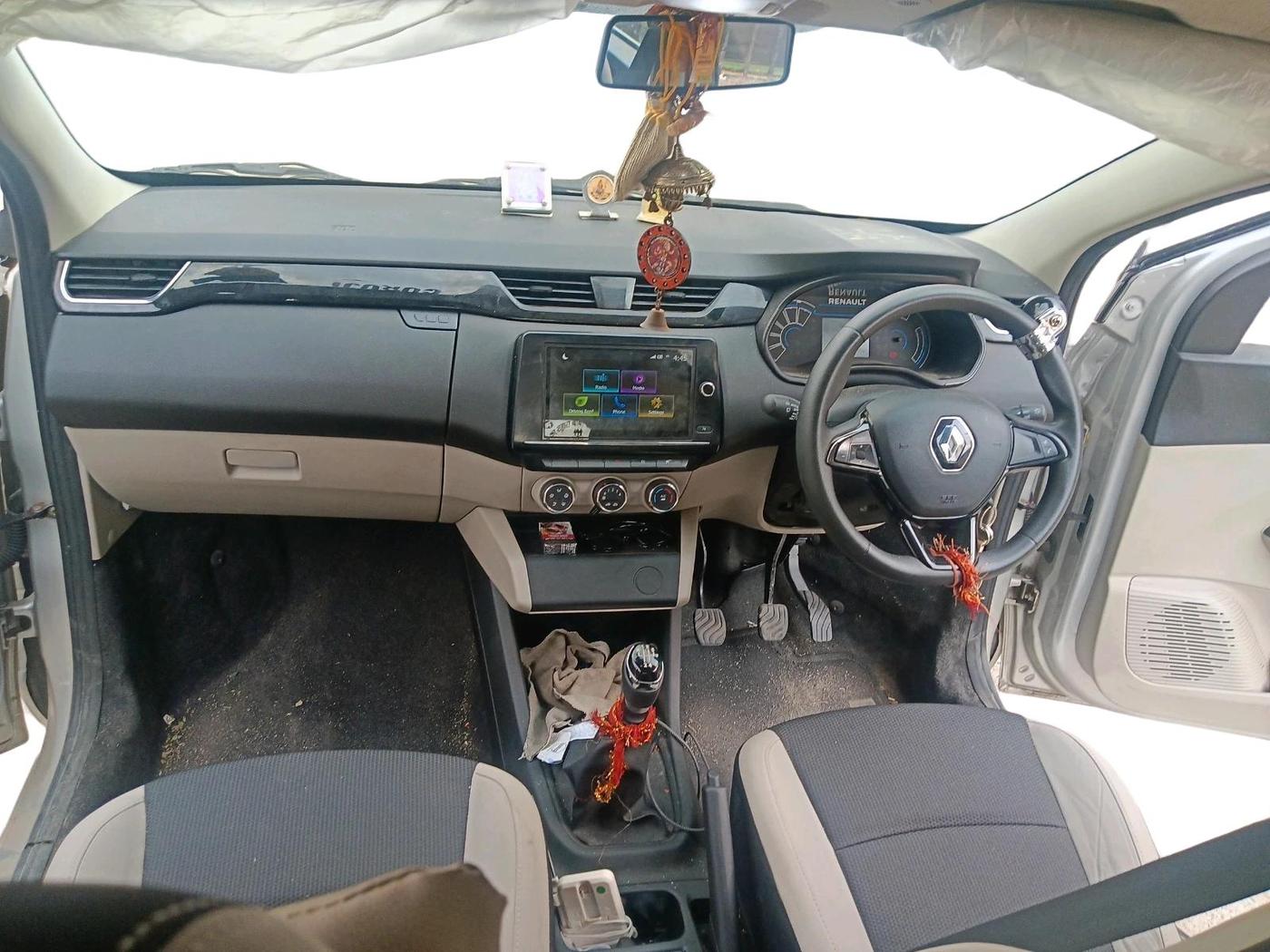 2024 Renault TRIBER RXT, Petrol, Manual, 8,124 km, interior