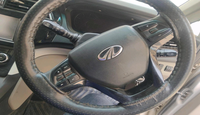 2018 Mahindra MARAZZO M6 8 STR, Diesel, Manual, 1 km, interior