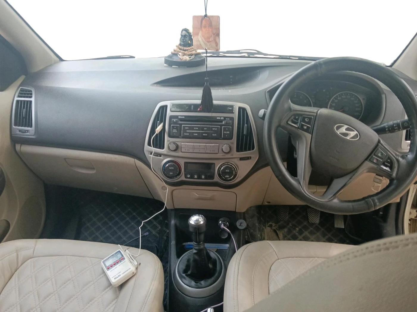 2013 Hyundai i20 SPORTZ 1.2, Petrol, Manual, 69,122 km, interior