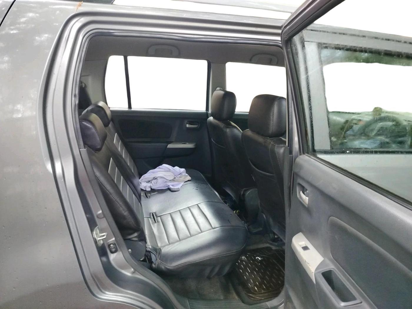 2011 Maruti Wagon R 1.0 VXI, Petrol, Manual, 90,277 km, interior