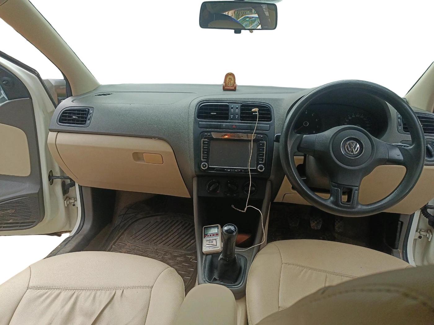 2011 Volkswagen Vento TRENDLINE 1.6, Petrol, Manual, 65,590 km, interior