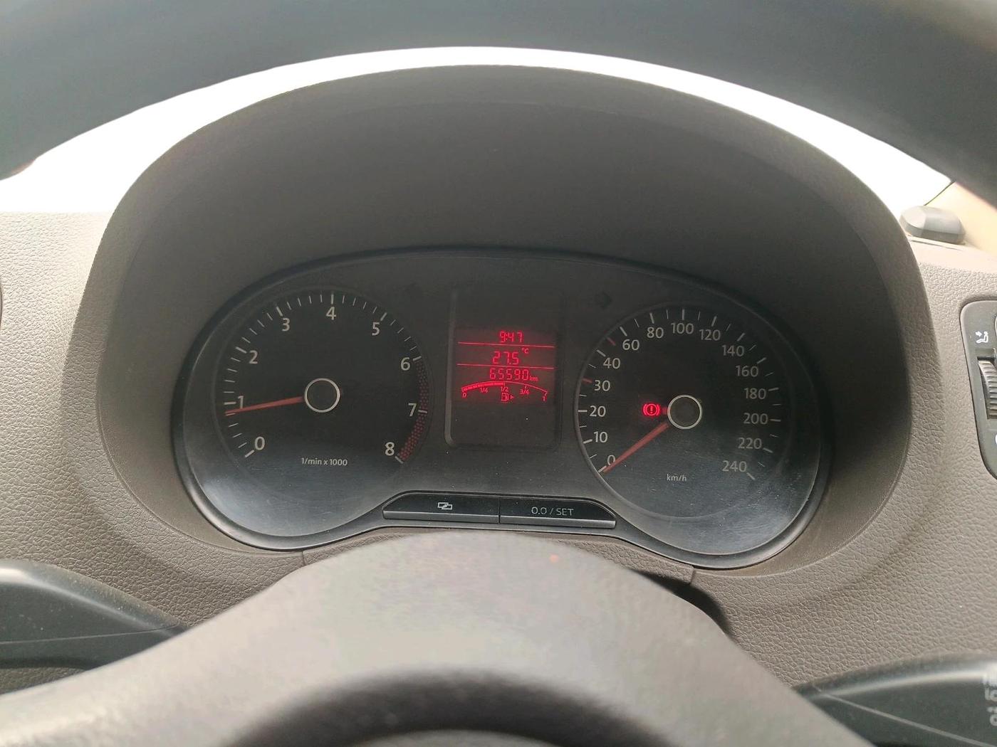 2011 Volkswagen Vento TRENDLINE 1.6, Petrol, Manual, 65,590 km, interior