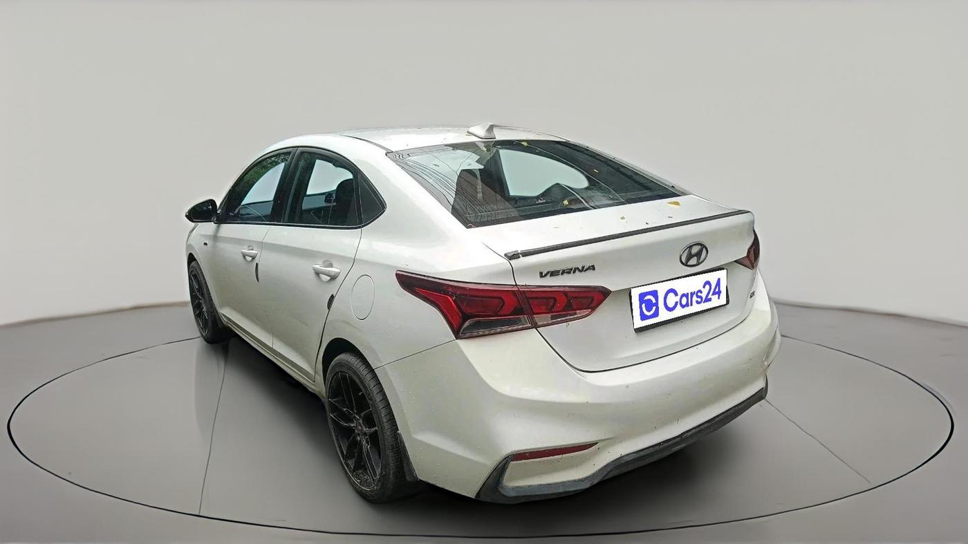 2017 Hyundai Verna 1.6 CRDI SX + AT, Diesel, Automatic, 1,03,677 km, exterior