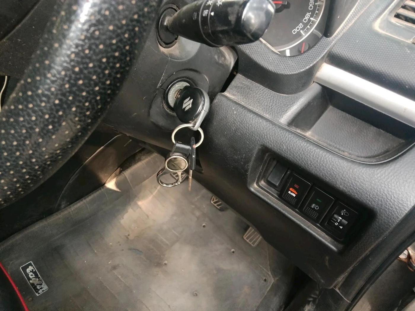 2012 Maruti Swift VXI, CNG, Manual, 68,367 km, interior