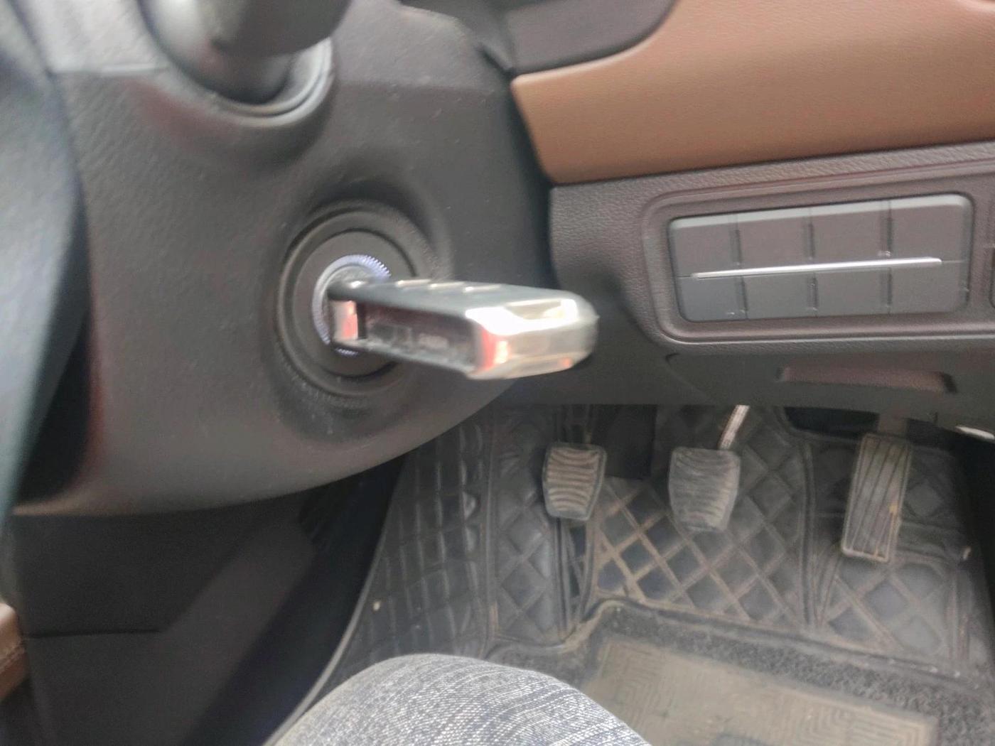 2024 Mahindra SCORPIO-N Z4 PETROL MT 7 STR, Petrol, Manual, 14,446 km, interior