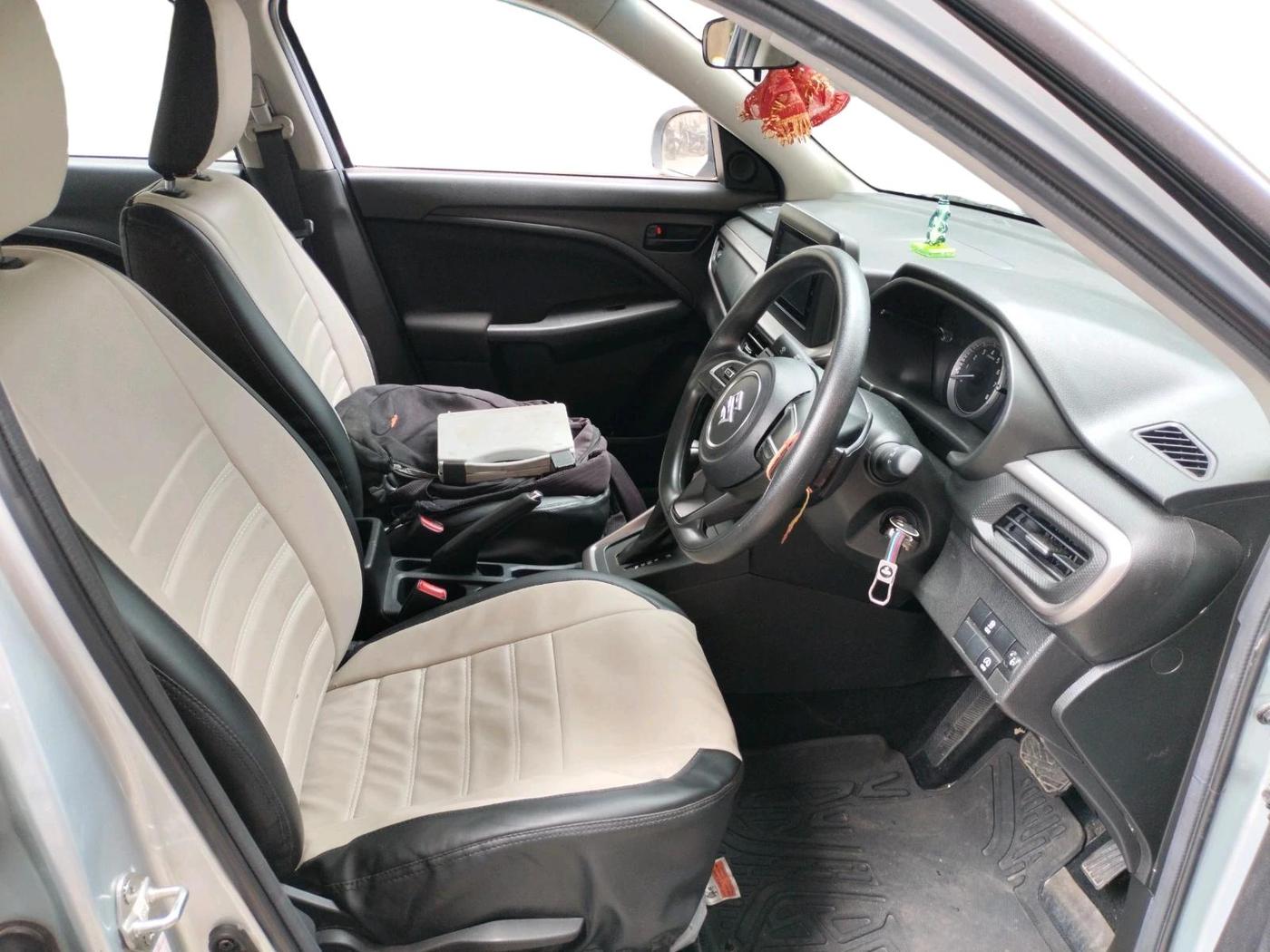 2025 Maruti BREZZA VXI AT SMART HYBRID, Petrol, Automatic, 987 km, interior
