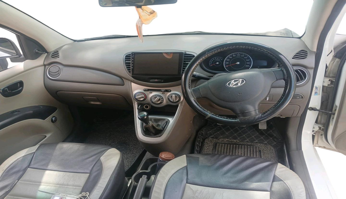 2013 Hyundai i10 MAGNA 1.1, CNG, Manual, 1,60,136 km, interior