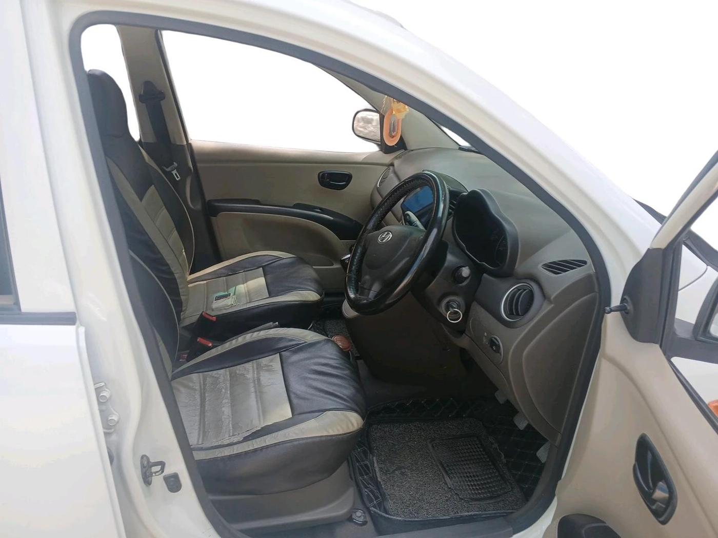 2013 Hyundai i10 MAGNA 1.1, CNG, Manual, 1,60,136 km, interior