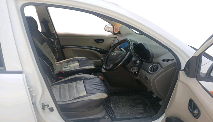 2013 Hyundai i10 MAGNA 1.1, CNG, Manual, 1,60,136 km, interior
