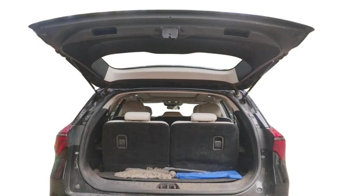 2024 Mahindra XUV700 AX 7 LUXURY P AT 7 STR, Petrol, Automatic, 25,759 km, exterior