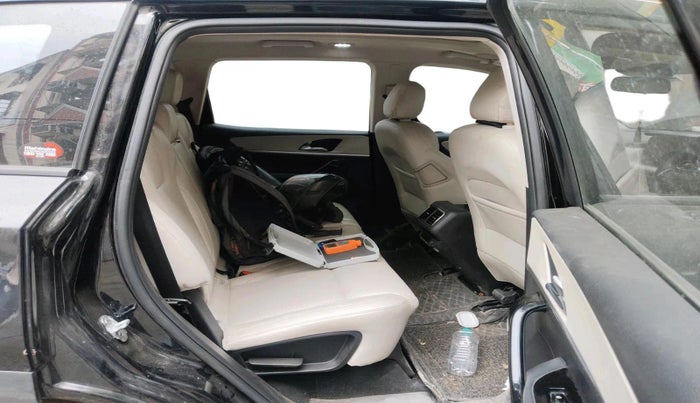 2024 Mahindra XUV700 AX 7 LUXURY P AT 7 STR, Petrol, Automatic, 25,759 km, interior