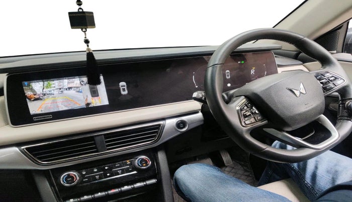 2024 Mahindra XUV700 AX 7 LUXURY P AT 7 STR, Petrol, Automatic, 25,759 km, interior