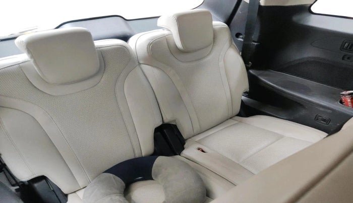 2024 Mahindra XUV700 AX 7 LUXURY P AT 7 STR, Petrol, Automatic, 25,759 km, interior