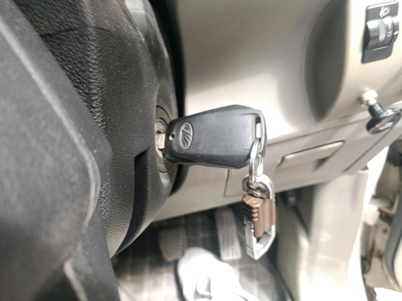 2016 Mahindra Kuv100 K4 6 STR, Petrol, Manual, 29,170 km, interior