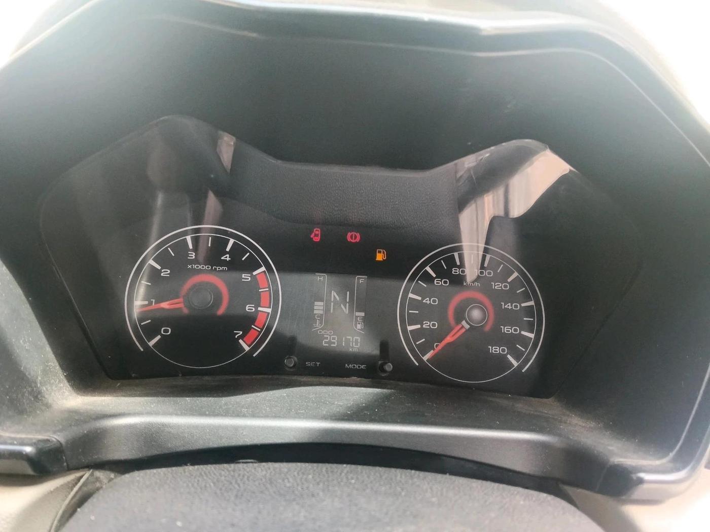 2016 Mahindra Kuv100 K4 6 STR, Petrol, Manual, 29,170 km, interior