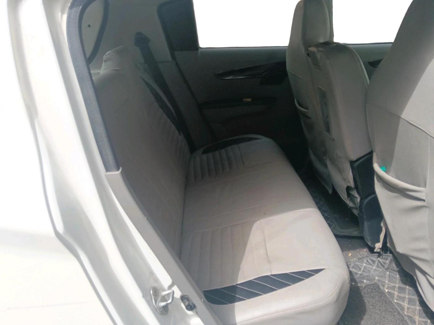 2016 Mahindra Kuv100 K4 6 STR, Petrol, Manual, 29,170 km, interior