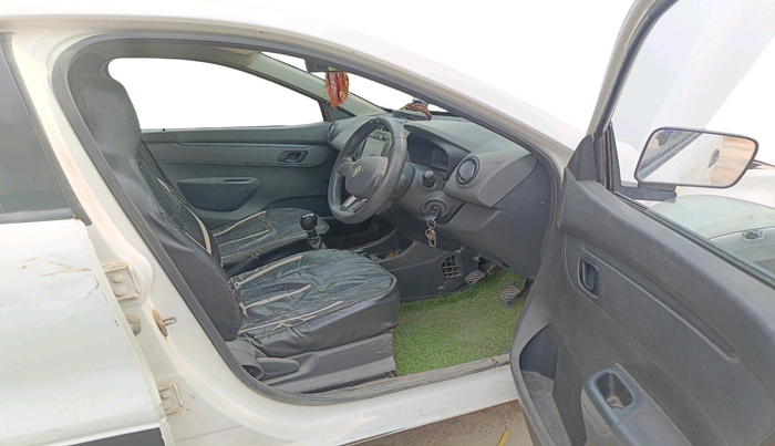 2015 Renault Kwid RXT 0.8, Petrol, Manual, 32,915 km, interior